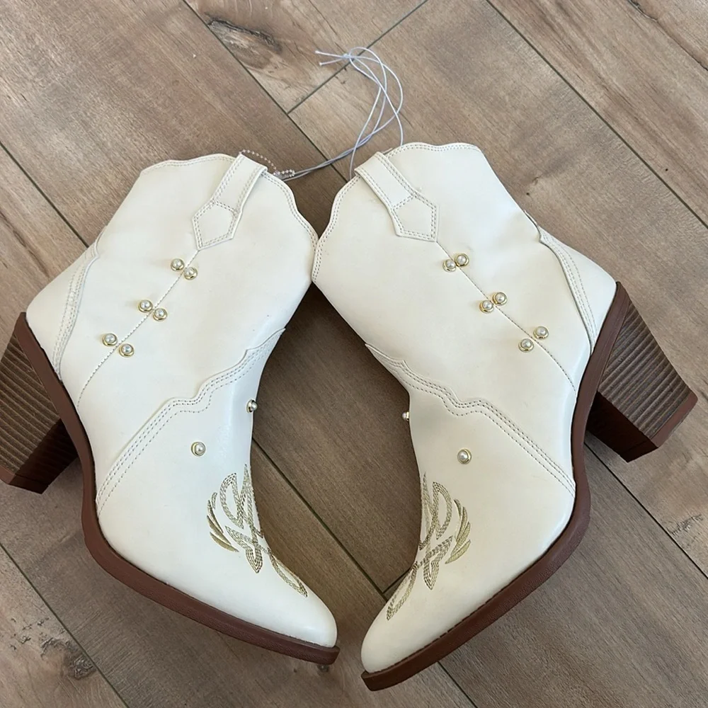 NEW MIA Cheyenne Embroidered Pearl Accent Zip Ankle Boots Western Cowboy Sz 11